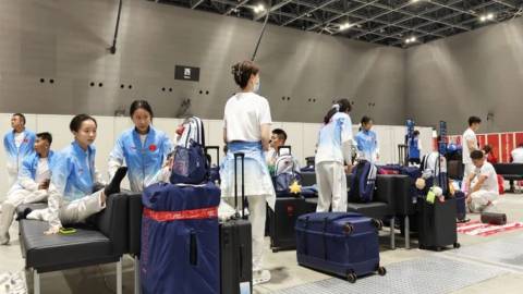 ASIAD 2026 gặp sự cố: VĐV Trung Quốc mắc kẹt 7 giờ ở sân bay, không có đồ ăn